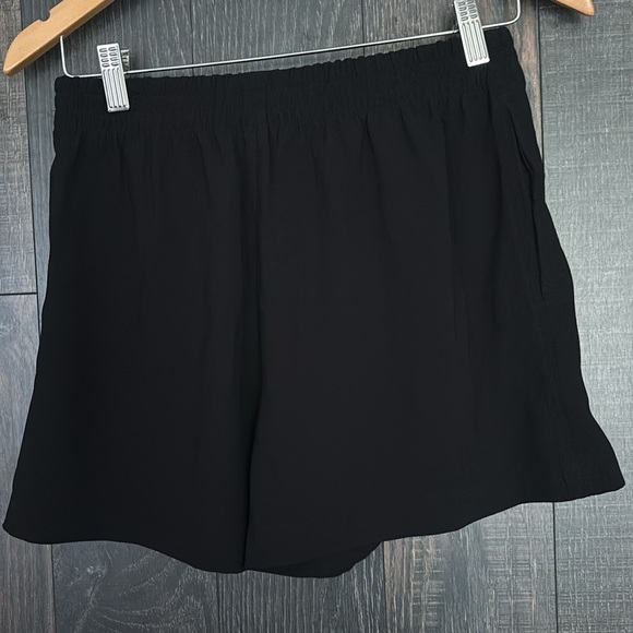Aritzia Babaton Darren Black Crepe Shorts - Picture 4 of 7